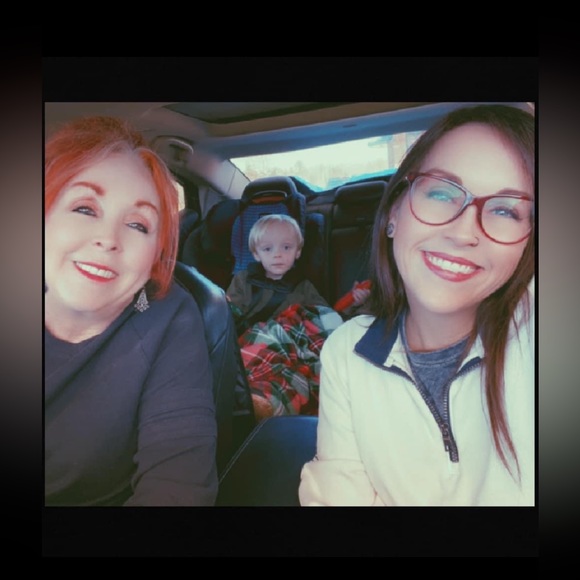 Meet your Posher, Robin - Picture 2 of 2